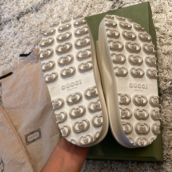 Gucci slide sandal with interlocking G - Picture 6 of 10